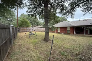 2123 Turf Club Dr, Arlington, TX 76017 - Photo 13