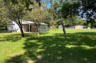 304 S Lafayette St, Campbell, TX 75422 - Photo 5