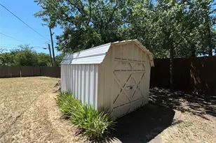 908 Fairview St, Graham, TX 76450 - Photo 29