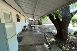 908 Fairview St, Graham, TX 76450 - Photo 27
