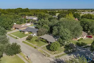 1313 Crestridge St, Ennis, TX 75119 - Photo 9