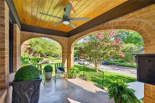 1010 Valencia St, Dallas, TX 75223 - Photo 3