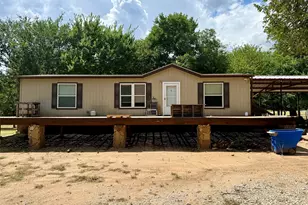 523 Billy Rd, Bowie, TX 76230 - Photo 1