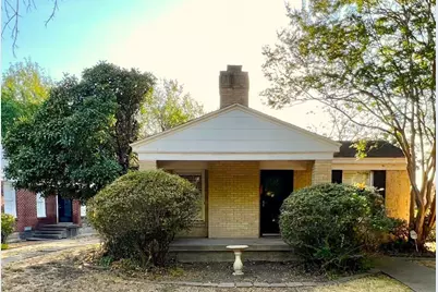 1510 S Montreal Avenue S, Dallas, TX 75208 - Photo 1