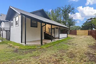 611 Cherry St, Bowie, TX 76230 - Photo 33