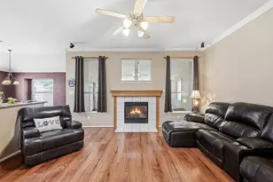 4013 Azalea Dr, Haltom City, TX 76137 - Photo 3