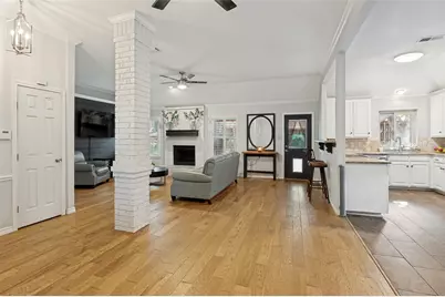 4404 Oak Brook Court, Arlington, TX 76016 - Photo 7