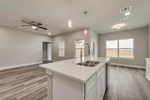 323 Cherry Point Dr, Palmer, TX 75152 - Photo 9