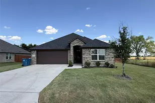 323 Cherry Point Dr, Palmer, TX 75152 - Photo 1