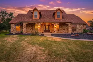 910 Mallard Pointe Dr, Granbury, TX 76049 - Photo 1