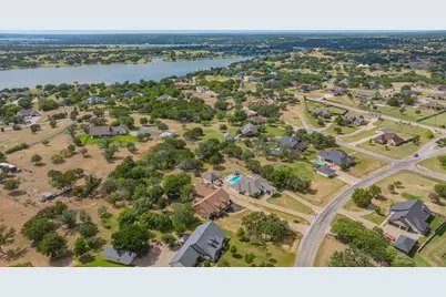 910 Mallard Pointe Drive, Granbury, TX 76049 - Photo 33