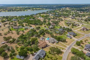 910 Mallard Pointe Dr, Granbury, TX 76049 - Photo 33
