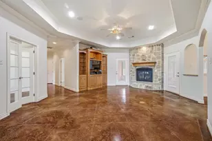 910 Mallard Pointe Dr, Granbury, TX 76049 - Photo 5