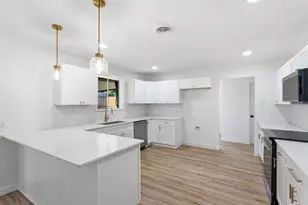 5512 Westcreek Dr, Fort Worth, TX 76133 - Photo 11