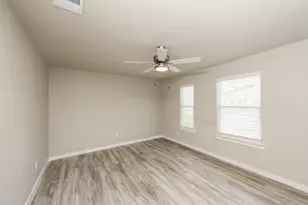 622 Ava Trl, Lewisville, TX 75057 - Photo 9