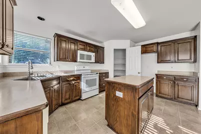 737 E Sheila Circle, Joshua, TX 76058 - Photo 11