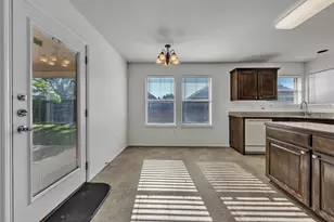 737 E Sheila Cir, Joshua, TX 76058 - Photo 7