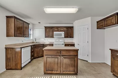 737 E Sheila Circle, Joshua, TX 76058 - Photo 9