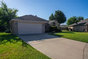 737 E Sheila Cir, Joshua, TX 76058 - Photo 3