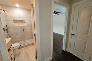 211 N Hampton Rd, Dallas, TX 75208 - Photo 17