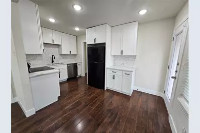 211 N Hampton Road, Dallas, TX 75208 - Photo 9