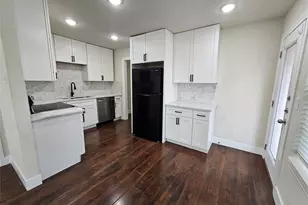 211 N Hampton Rd, Dallas, TX 75208 - Photo 9