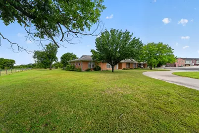 2211 Fisher Street, Goldthwaite, TX 76844 - Photo 3