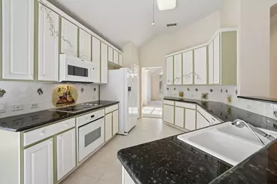 469 Crestview Point Drive, Lewisville, TX 75067 - Photo 7