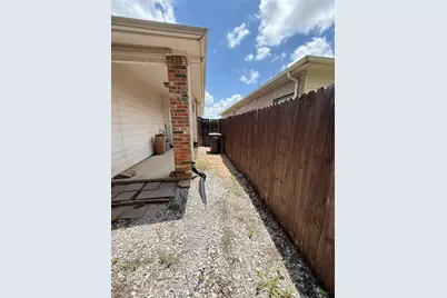 1152 Sunderland Lane, Fort Worth, TX 76134 - Photo 17