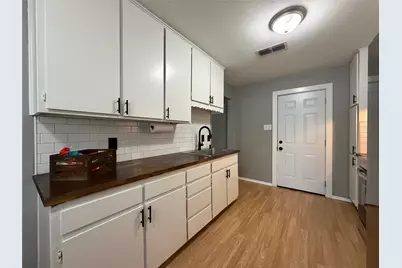 508 Batterson Street, Cleburne, TX 76031 - Photo 13