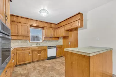1113 Hudgins Avenue, Fort Worth, TX 76111 - Photo 11