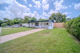 920 Treasure Rd, Garland, TX 75041 - Photo 3