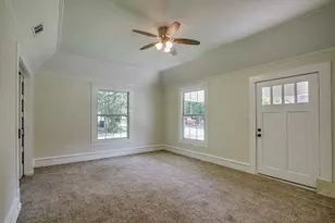 301 Madison St, Cleburne, TX 76033 - Photo 9