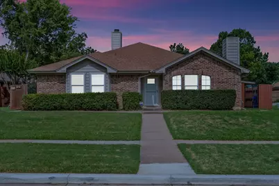 306 Crowe Drive, Euless, TX 76040 - Photo 3