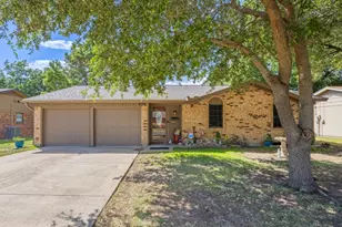 636 Sue Ann Ln, Burleson, TX 76028 - Photo 3