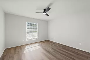 108 Spring Creek St, Lacy Lakeview, TX 76705 - Photo 23