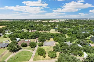 108 Spring Creek St, Lacy Lakeview, TX 76705 - Photo 37