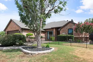 601 Mesa Vista Dr, Crowley, TX 76036 - Photo 1