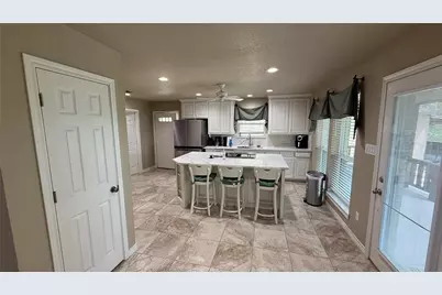 407 S Lakewood Circle, Lake Bridgeport, TX 76426 - Photo 15