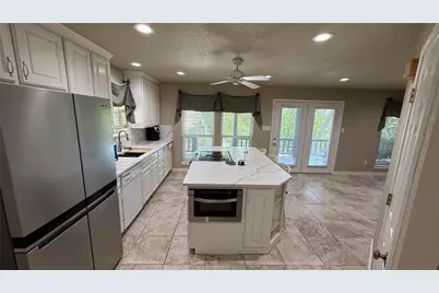 407 S Lakewood Circle, Lake Bridgeport, TX 76426 - Photo 13