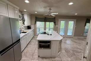 407 S Lakewood Cir, Lake Bridgeport, TX 76426 - Photo 13