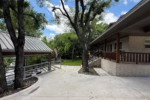 407 S Lakewood Cir, Lake Bridgeport, TX 76426 - Photo 7