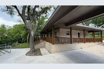407 S Lakewood Circle, Lake Bridgeport, TX 76426 - Photo 3