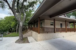 407 S Lakewood Cir, Lake Bridgeport, TX 76426 - Photo 3