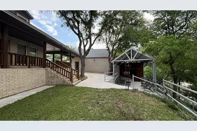 407 S Lakewood Circle, Lake Bridgeport, TX 76426 - Photo 5