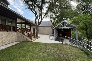 407 S Lakewood Cir, Lake Bridgeport, TX 76426 - Photo 5