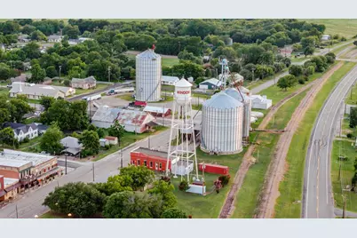 914 Main St/Wall/Cr3220, Windom, TX 75492 - Photo 19