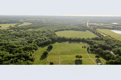 914 Main St/Wall/Cr3220, Windom, TX 75492 - Photo 5