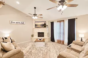 221 S Ave C, Point, TX 75472 - Photo 5