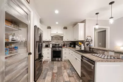 221 S Avenue C, Point, TX 75472 - Photo 5
